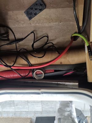 Komora bateryjna zewnętrzna — kable, dystrybutor mocy