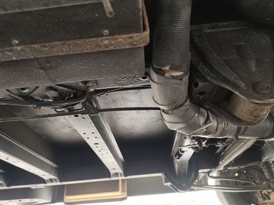 Komora bateryjna zewnętrzna — kable, dystrybutor mocy