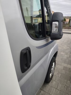 Tył kampera — logo Rimor Europeo, bagażnik rowerowy Thule