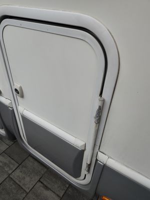 Drzwi i klapy serwisowe