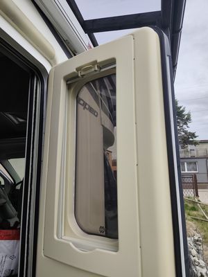 Drzwi i klapy serwisowe