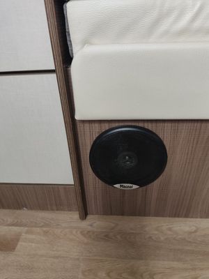 Wnętrze — dinette, panel kontrolny Europeo, gniazda