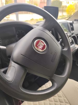 Przód kampera — Fiat Ducato, logo Europeo, tablice GWE 9556S