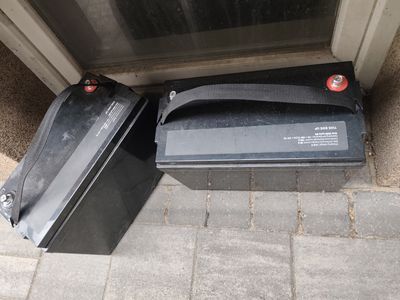 Akumulatory Green Cell CAV13 12.8V/125Ah/1600Wh — etykiety i specyfikacja