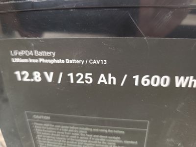 Akumulatory Green Cell CAV13 12.8V/125Ah/1600Wh — etykiety i specyfikacja