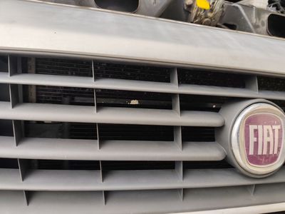 Front kampera — reflektory, grill, oznaczenie 130 MultiJet